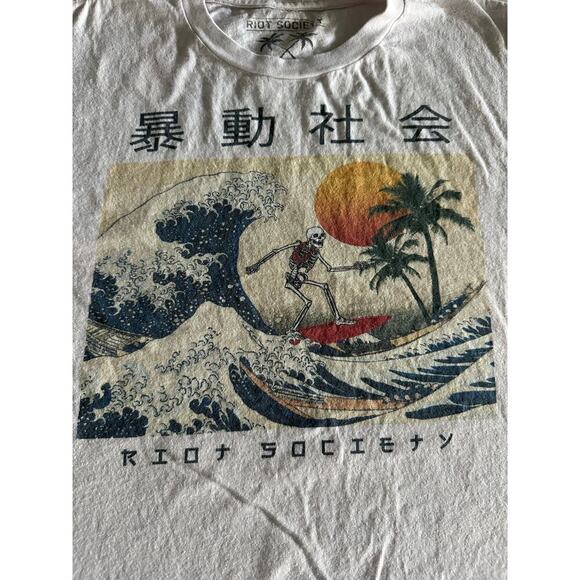 Riot Society Girl Surfing T-Shirt Mens Size M White Skellington Palm Tree Ocean - Picture 3 of 5